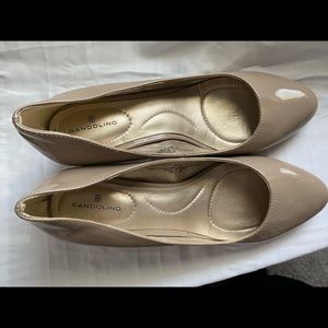 Bandolino Bone Color Size 8.5 pumps.